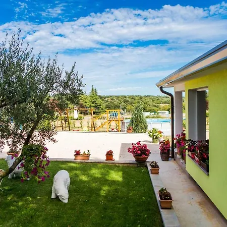 House Stara Vrata With A Private Pool Žminj