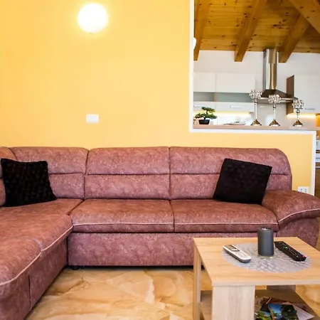 House Stara Vrata With A Private Pool בית נופש Žminj