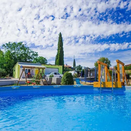 House Stara Vrata With A Private Pool