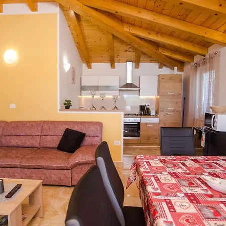 House Stara Vrata With A Private Pool Zminj