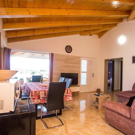 House Stara Vrata With A Private Pool