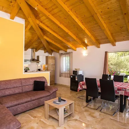 House Stara Vrata With A Private Pool
