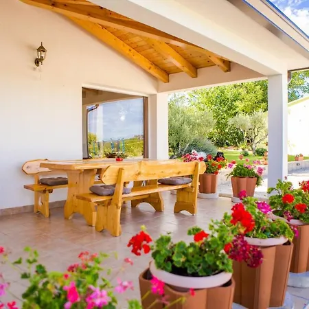 House Stara Vrata With A Private Pool